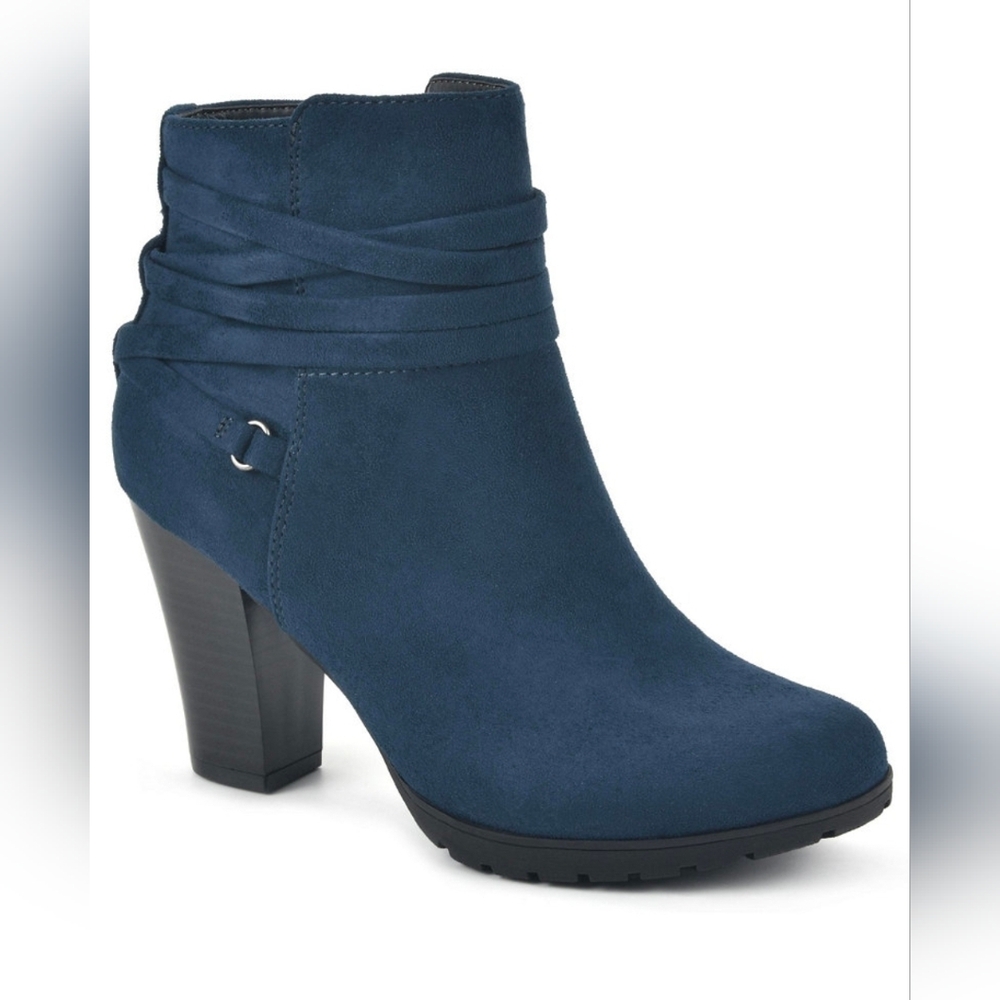 New White Mountain Spade Suede Ankle Boots